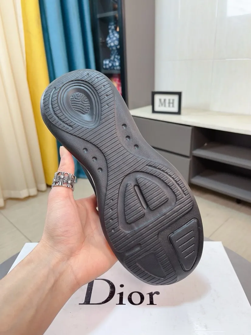 Men's men's shoes 💰440🌹🌹【Dior】Best-selling official website world premiere🔝High-end men's shoes brand official website latest series: The upper is made of imported cowhide with specially designed fabrics➕Mesh breathable lining. Make walking more convenient and comfortable! Compared with the official quality, Midea’s 1:1 replica. Create a fashionable personality to set off your uniqueness! A must-have for trendy men! Classic style. Men's sizes: 38-44.